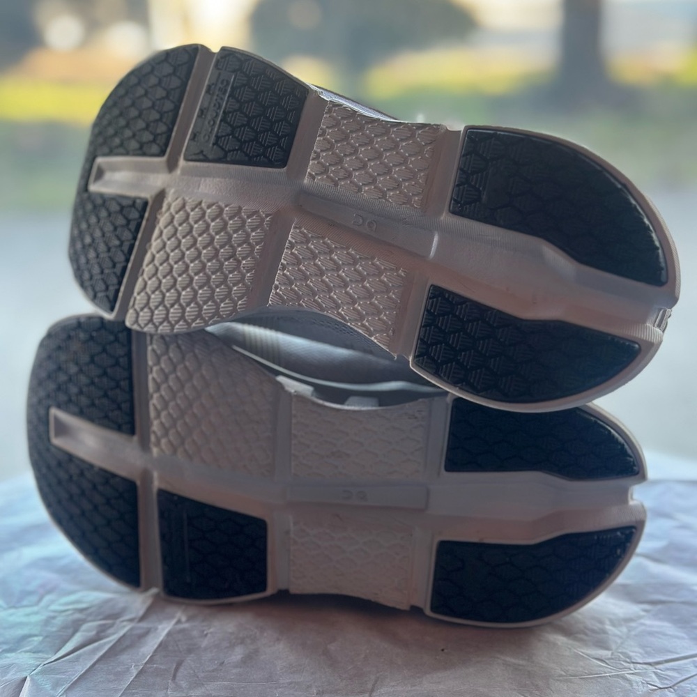 On Running Women's Cloudgo Sneakers, Sz. 6 - Picture 6 of 8
